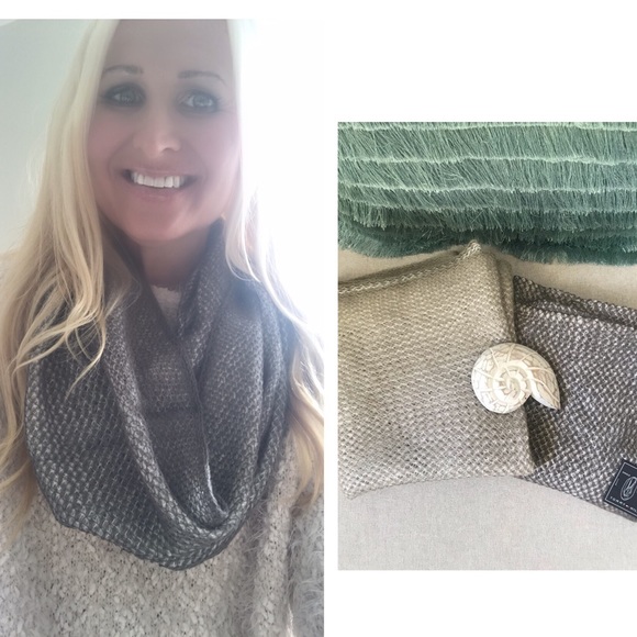 HipFinds Accessories - ☕️Hilfiger Two Tone Knit Infinity Scarf🤩